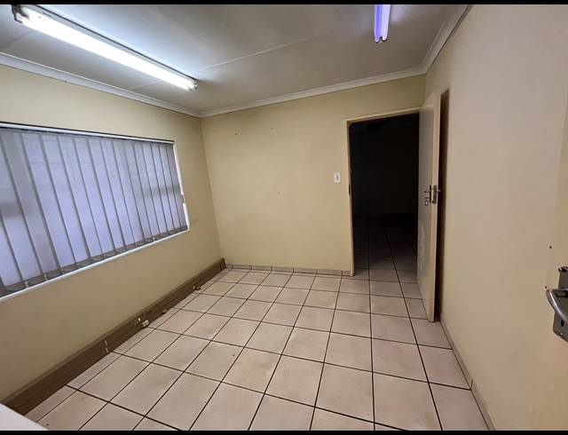 625M² WAREHOUSE TO LET IN SEBENZA